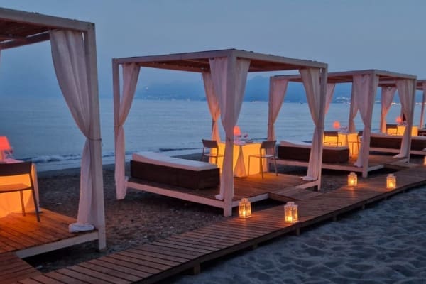 cena sulla sabbia romantica salerno