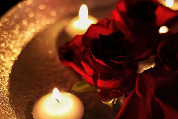 Duet rose e candele